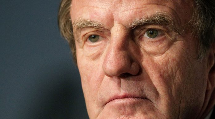 Un responsable Raélien obtient la condamnation de l’ex-ministre Français des affaires étrangères Bernard Kouchner